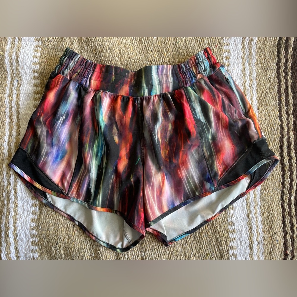 Lululemon Hotty Hot low rise shorts